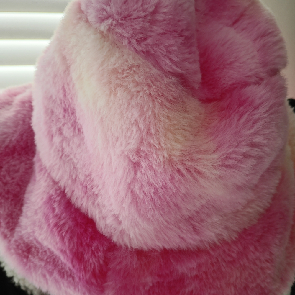Source Unknown Pink Fluffy Hat